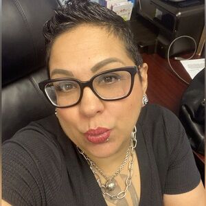 Meet your Posher, Elizabeth